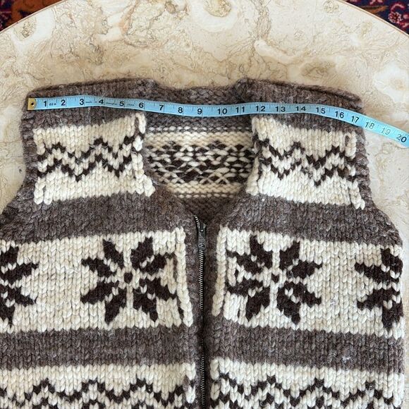 Authentic 100% Wool Cowichan Sweater Zippered Vest - Picture 9 of 12